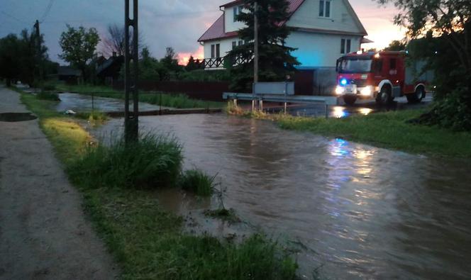 Nawałnica w Krynkach. Ulice jak rzeki, a boisko jak jezioro [ZDJĘCIA]