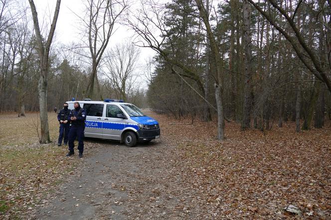 Szokujące morderstwo kobiety w parku