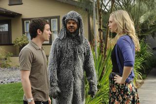 Wilfred (Jason Gann), Ryan Newman (Elijah Wood), Jenna (Fiona Gubelman)