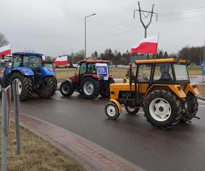 Trwa protest rolników w woj. lubelskim. Blokady są w wielu miejscach w regionie [DUŻO ZDJĘĆ]