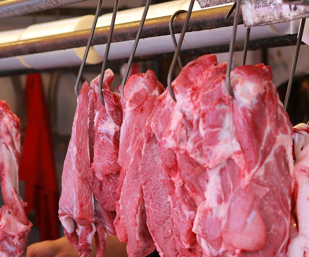 Zatrute mięso z targowiska. Jedna osoba nie żyje, jest alert RCB