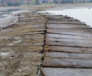 Mroczne klimaty nad zalewem brodzkim. Idealne na spacer dla fotografów