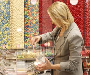 Marta Nawrocka kupuje prezenty na Dzień Dziecka