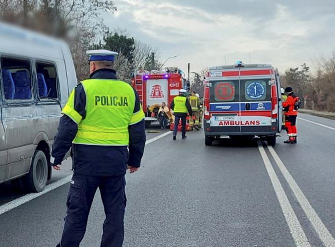 Adamowice. Bus zderzył się z tirem na DK92