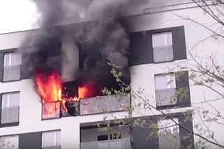 Potężny pożar mieszkania na Gocławiu
