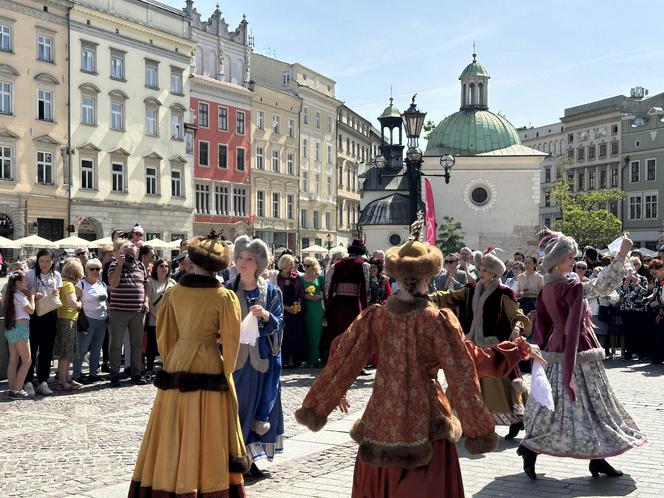 "Polonez wiosenny" na Rynku Głównym w Krakowie