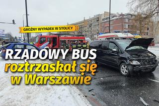 Rządowa limuzyna ROZTRZASKAŁA się w Warszawie. Potworny wypadek, są ranni [ZDJĘCIA]