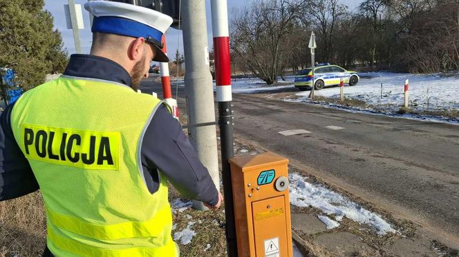 Sekundy od tragedii na przejeździe kolejowym