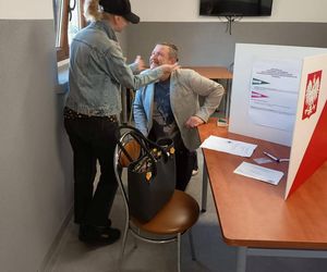 Powiedziała „tak” przy urnie wyborczej!