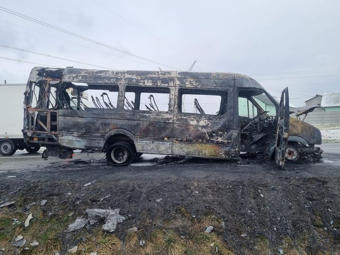 Bus spłonął na drodze pod Tarnowem. Jechało nim ponad 20 osób