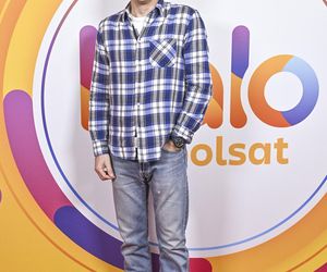 Paweł Orleański tłumaczy się ze schadzki. Tak całuje na każdym spotkaniu biznesowym