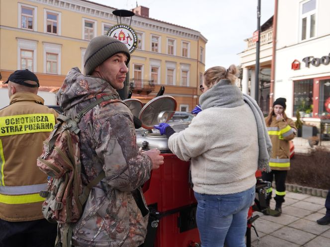 33. Finał Wielkiej Orkiestry Świątecznej Pomocy. Dziennikarze Radia ESKA rozgrzewają Tarnów pysznym żurkiem!