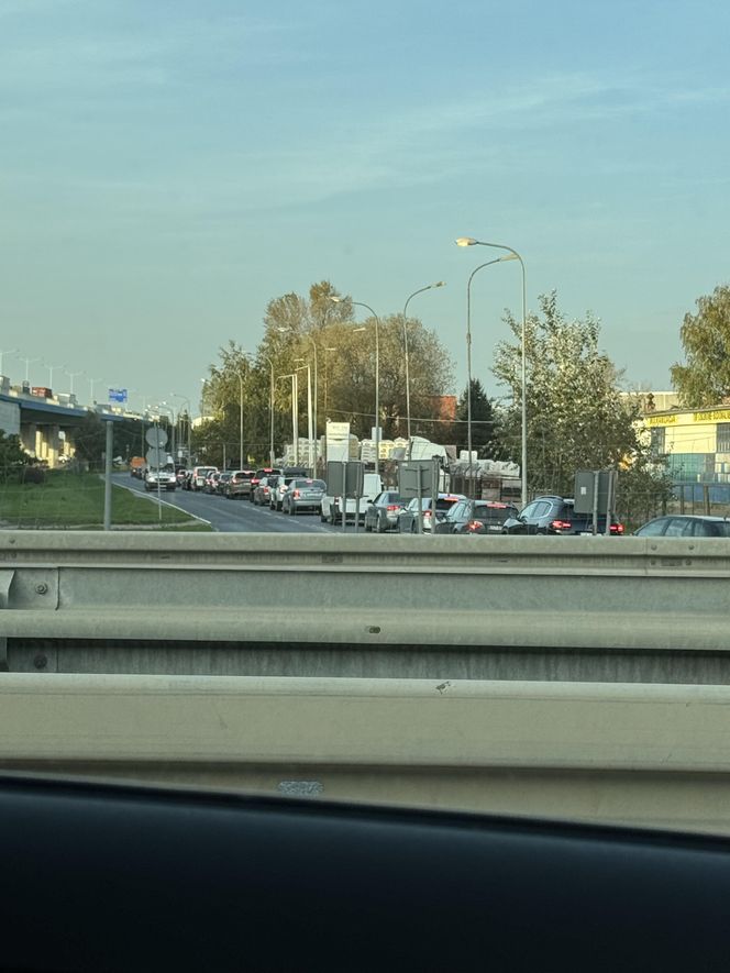 Karambol na Autostradowej Obwodnicy Wrocławia. Aż 3 wypadki, 15 uszkodzonych pojazdów oraz 3 osoby ranne