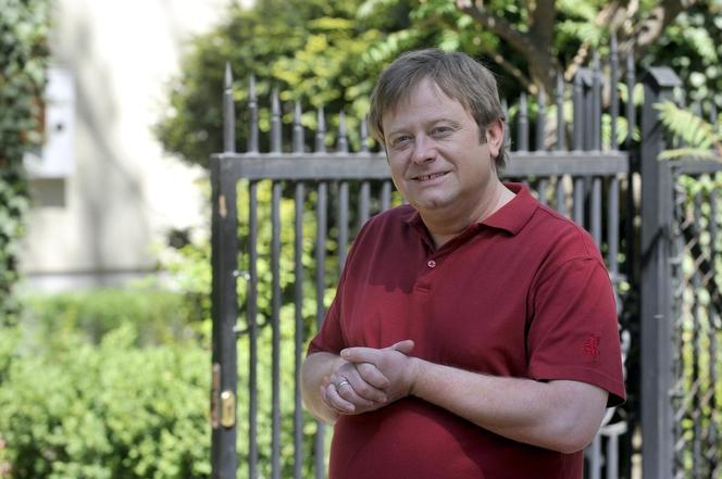 	Barwy szczęścia. Roman Pyrka (Olaf Lubaszenko) - maj 2009 r.