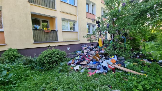 Koszalin: Pożar mieszkania. Kobieta wyskoczyła z  balkonu na drugim piętrze