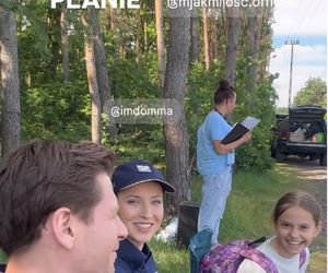 	M jak miłość nowy sezon. Adam Karski (Patryk Szwichtenberg), Natalka (Dominika Suchecka), Hania (Wiktoria Basik) na planie