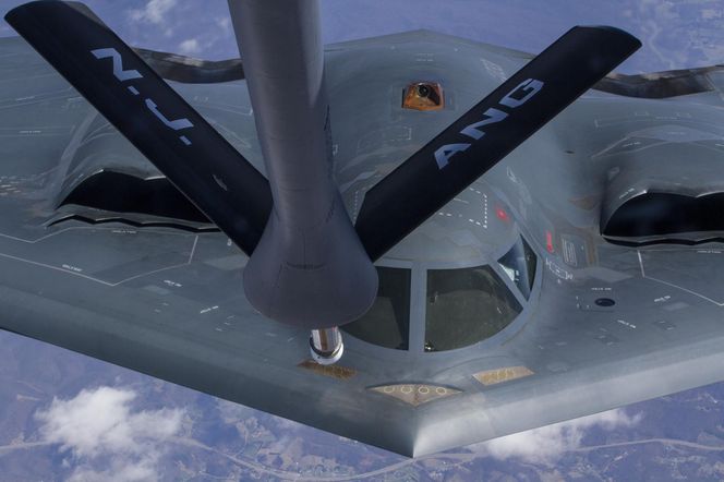 Tankowanie w powietrzu bombowca B-2 Spirit