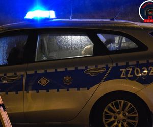 Matka nie żyje, w aucie dzieci. Śmiertelne dachowanie w Warszawie