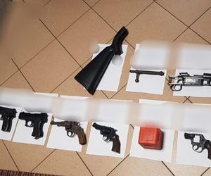 57-latek terroryzował ludzi w centrum miasta. W jego mieszkaniu znaleźli prawdziwy arsenał