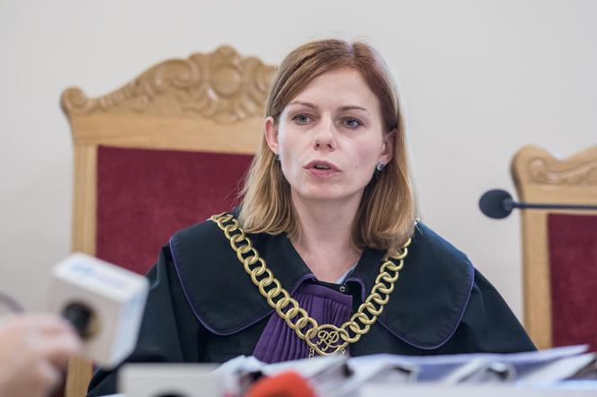 Sędzia Renata Żurowska odczytuje wyrok
