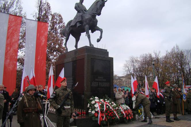 Święto Niepodległości w Lublinie. Uroczystości na Placu Zamkowym [DEFILADA, KONCERT i WYCIECZKI]