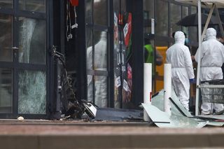   Napad na bankomat w Suszu. Wybuch uszkodził wejście do sklepu obok