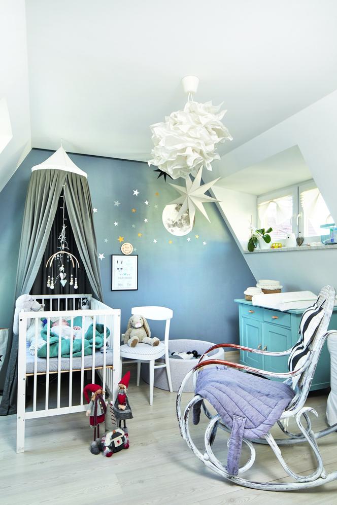 Przytulny pokój dla niemowlaka – niebiański zakątek