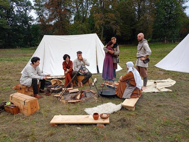 Odbywający się w Mrozach Festyn Archeologiczny to wydarzenie, które z roku na rok przyciąga coraz więcej umieszkańców regionu i turystów