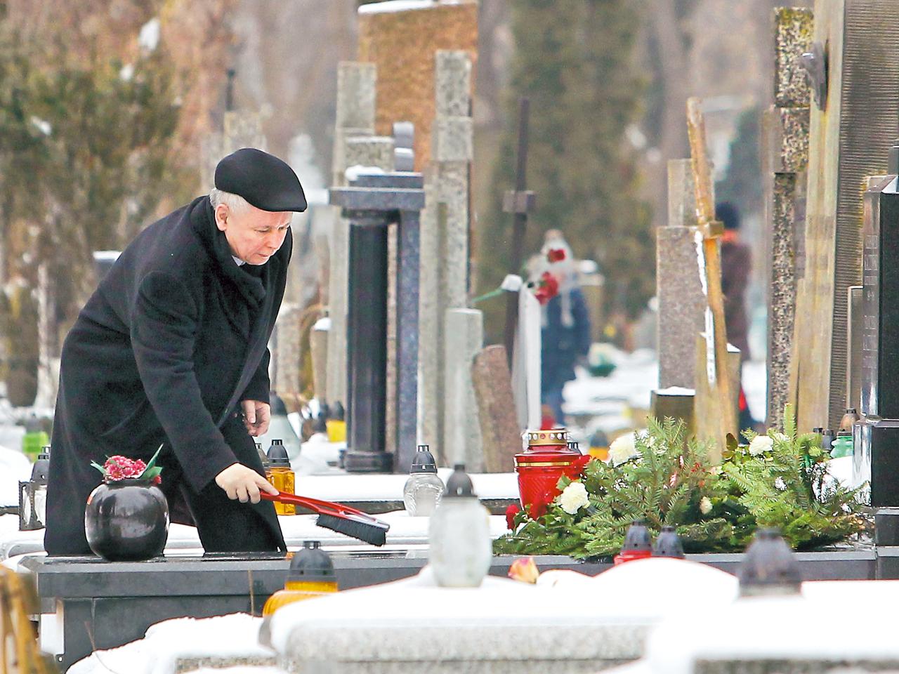 Prezes dba o grób mamy