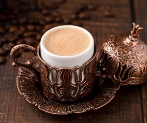 Na problemy trawienne, stany zapalne i wysoki cukier. Pij złotą kawe codziennie rano