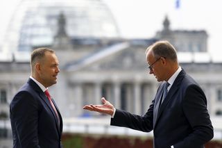 Niemcy mogłyby zacząć spłacać reparacje inwestując w polskie wojsko