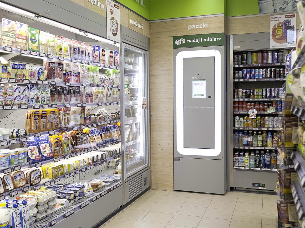 Paczkomaty pojawią się w Żabkach! Sieć testuje nowe urządzenie w poznańskim sklepie! 