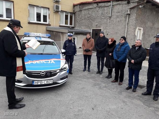 Pięc nowych radiowozów zasiliło flotę Komend Powiatowych Policji w Oławie i w Jaworze. 