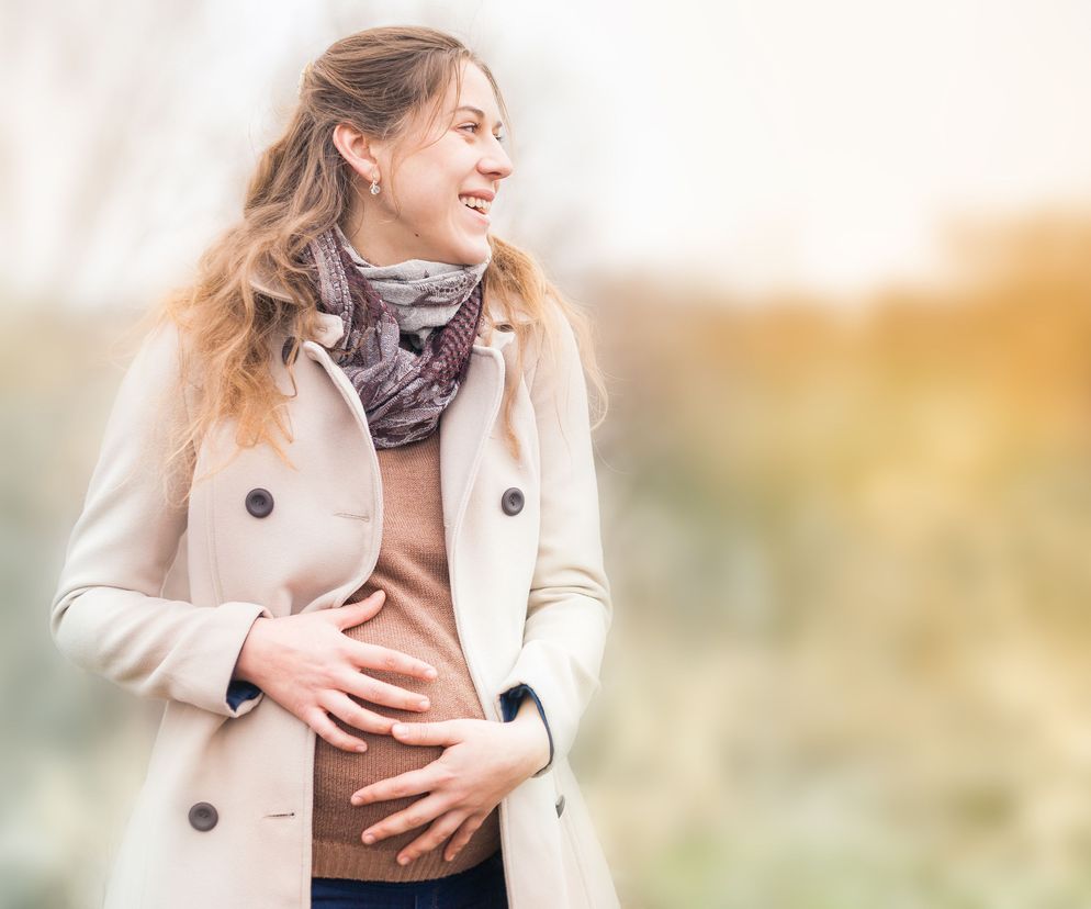 W 35. tygodniu ciąży przyszła mama czuje kopnięcia płodu już bardzo wyraźnie.