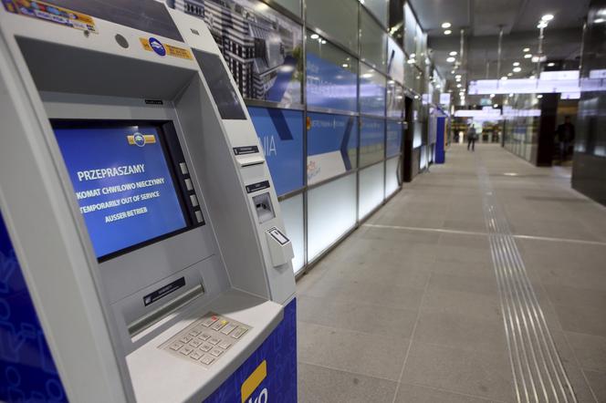 Bankomaty znikają z polskich ulic. Korzystamy z nich coraz rzadziej