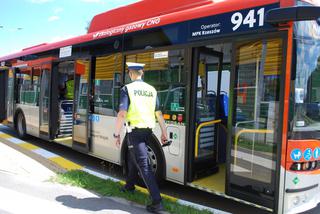 Policja sprawdza pasażerow autobusów MPK  w Rzeszowie. 20 osób nie miało maseczek