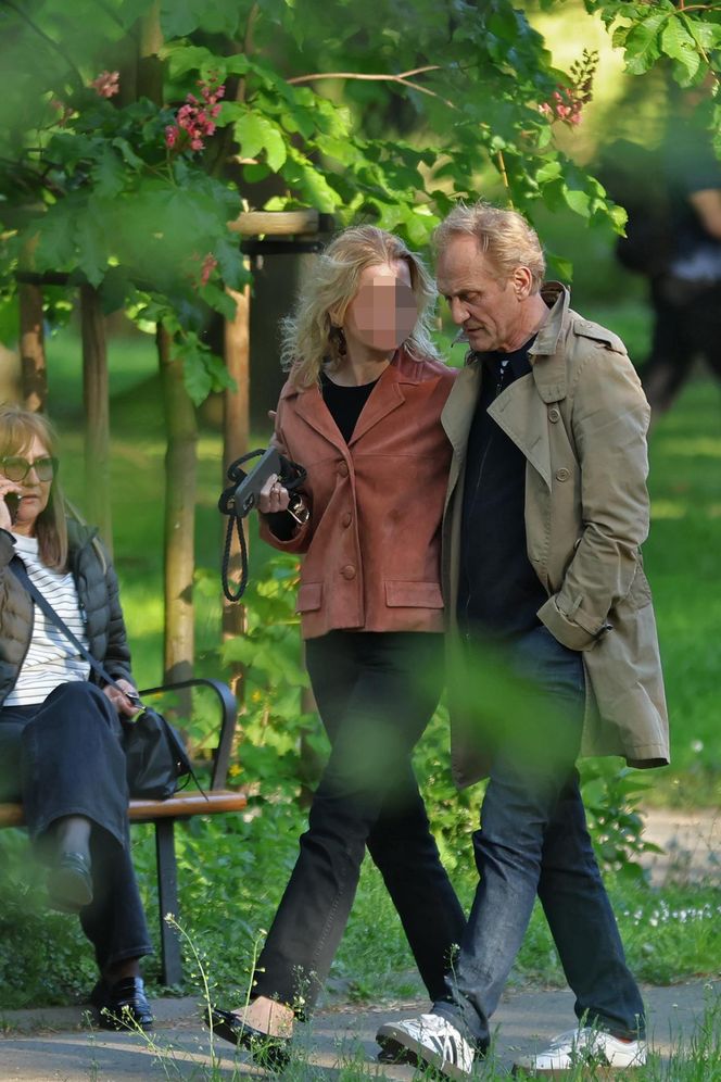 Andrzej Chyra smyra i całuje