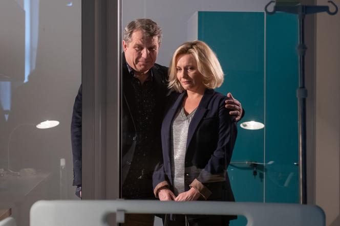 Na Wspólnej odc. 2835. Danka (Lucyna Malec), Marek (Grzegorz Gzyl)