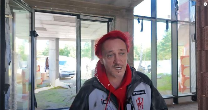 Michał Wiśniewski na budowie swojego domu