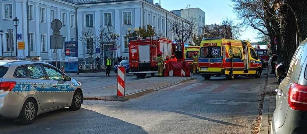 Do potrącenia pieszej kobiety na ulicy Piłsudskiego doszło w rejonie przejścia dla pieszych przy Urzędzie Miasta Siedlce