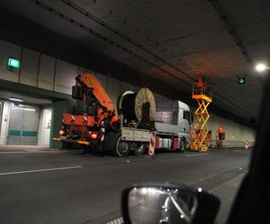 Będzie zasięg w tunelu Południowej Obwodnicy Warszawy. Operatorzy montują kabel GSM