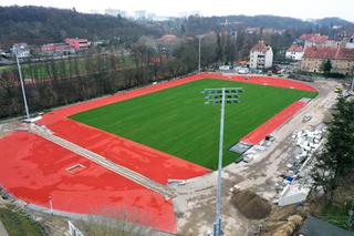 Próby oświetleniowe na stadionie lekkoatletycznym