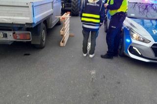 Wypadek podczas protestu rolników pod Brodnicą. Pijana kobieta potrąciła 4 osoby. Policjant w szpitalu