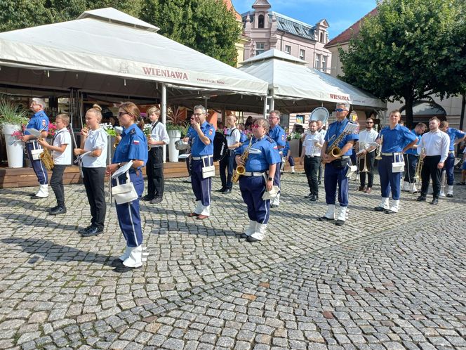 Trwają obchody Święta Policji w Lesznie. Świętują policjanci i policjantki