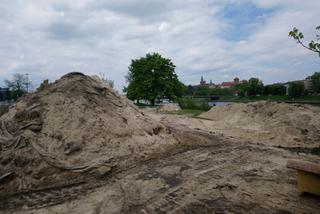 Kraków: Plaża przy Forum znika bezpowrotnie
