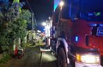 Wielka akcja strażaków w Łomiankach. Dom jednorodzinny płonął jak pochodnia