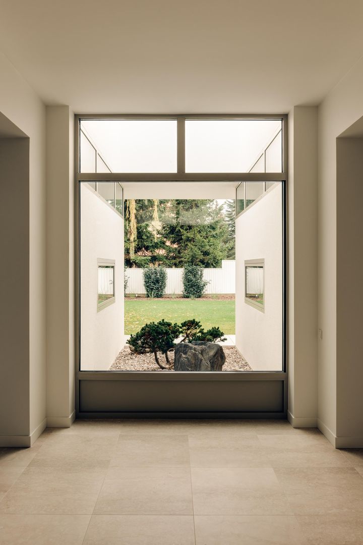 Dom z lewitującym dachem pod Warszawą. Fot. ONI Studio