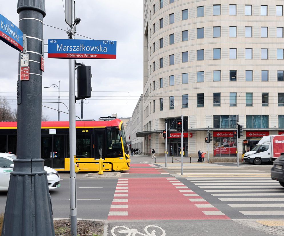 Marszałkowska w Warszawie zostanie zwężona. Tak wygląda przed przebudową 