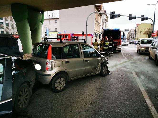 Trzy samochody zderzyły się na ulicy Jagiellońskiej