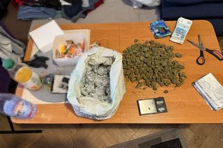 Narkotykowy biznes w sercu Warszawy. Nigeryjczyk i Polka wpadli z gigantyczną gotówką